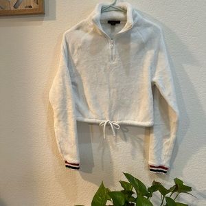 Selling cute girls’ sweaters in excellent condition. Size S , brand Forever 21.